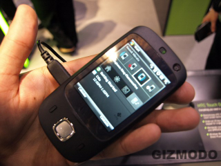 Illustration for article titled Hands On HTC Touch Dual (Nice, but Still WinMo)